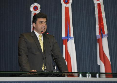 Assembleia legislativa homenageia corretor de imóveis 